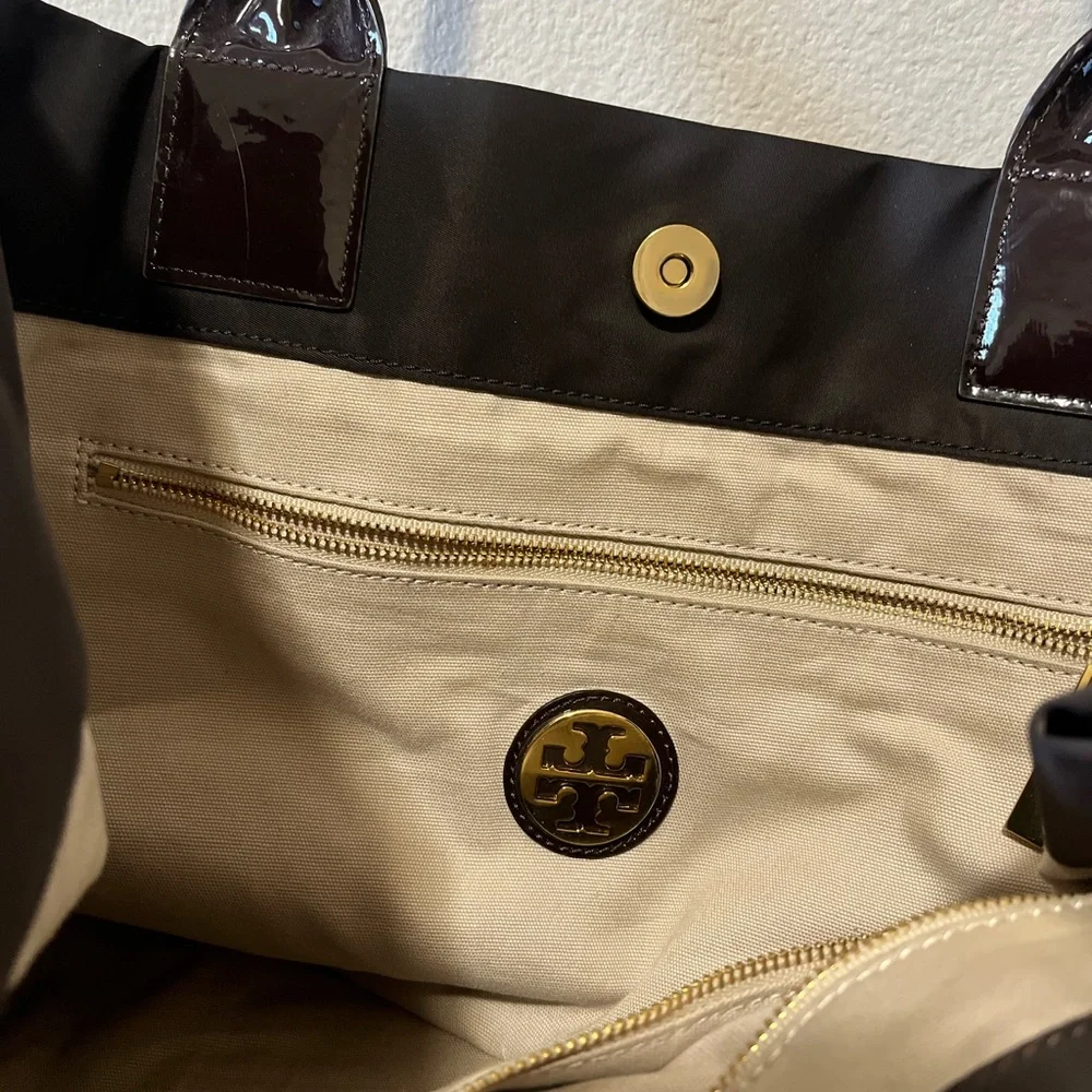 Tory Burch World Drive Black and Brown Leopard Heart Tote